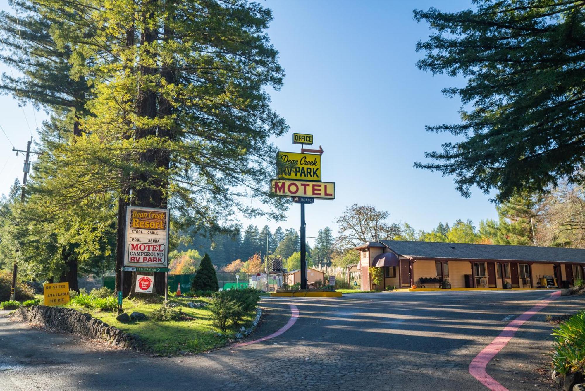 Dean Creek Resort Redway Екстер'єр фото
