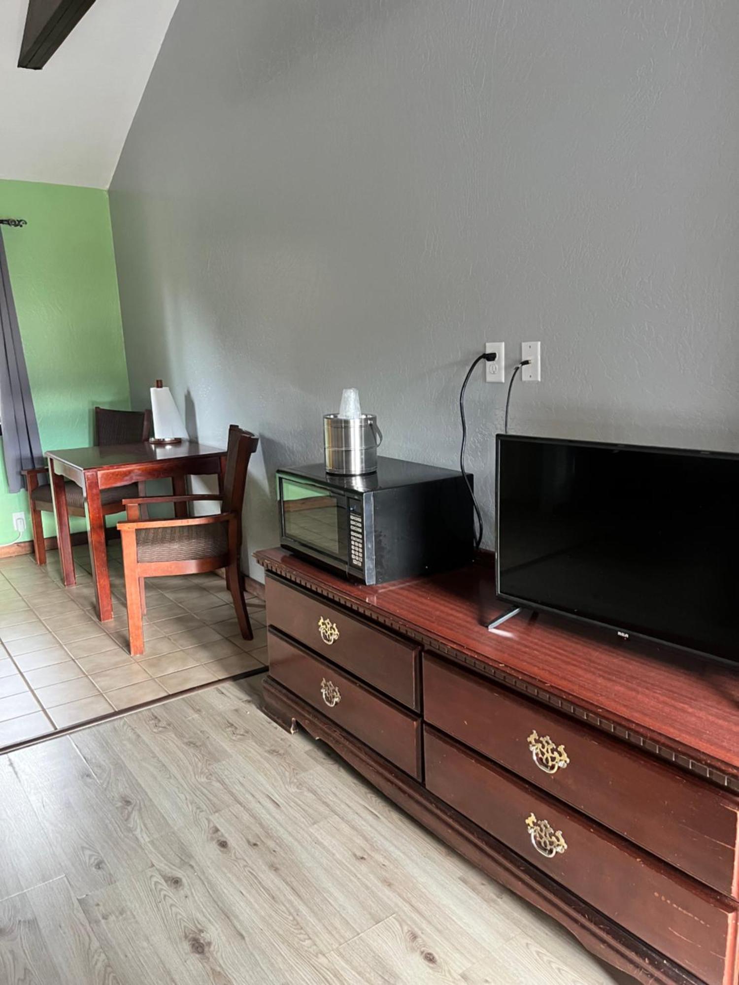 Dean Creek Resort Redway Екстер'єр фото