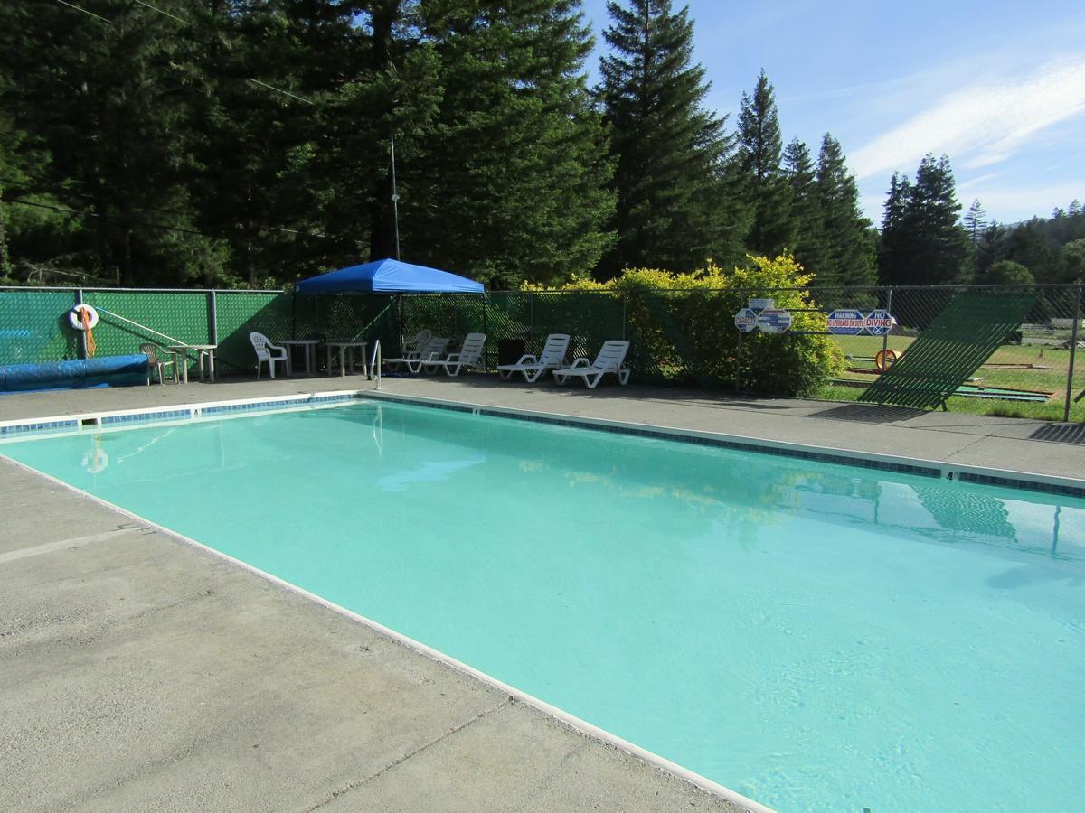 Dean Creek Resort Redway Екстер'єр фото
